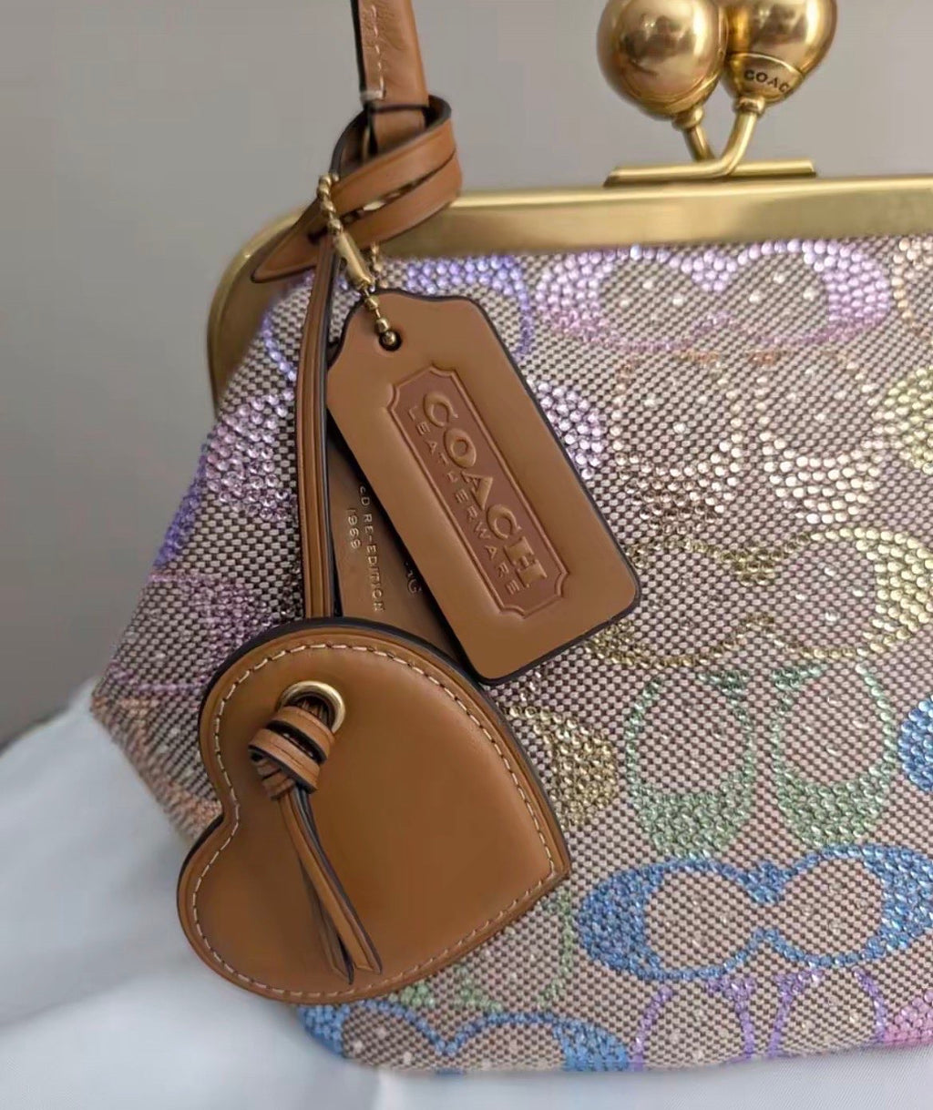 Coach Kisslock Signature Bag – Pastel Rainbow Edition 🌈✨
