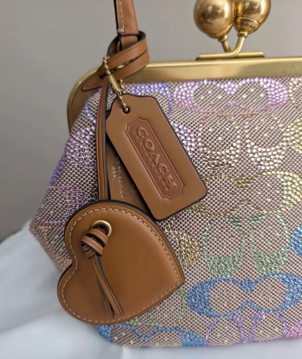 Coach Kisslock Signature Bag – Pastel Rainbow Edition 🌈✨