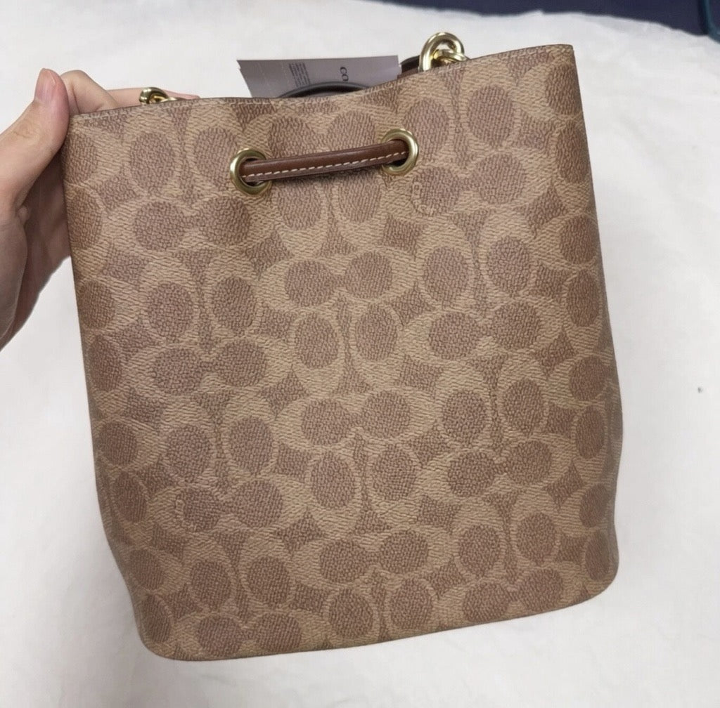 Coach Signature Bucket Bag – Khaki & Saddle